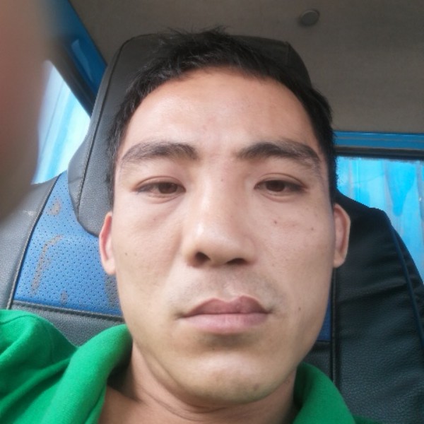 刻苦踢可乐的照片