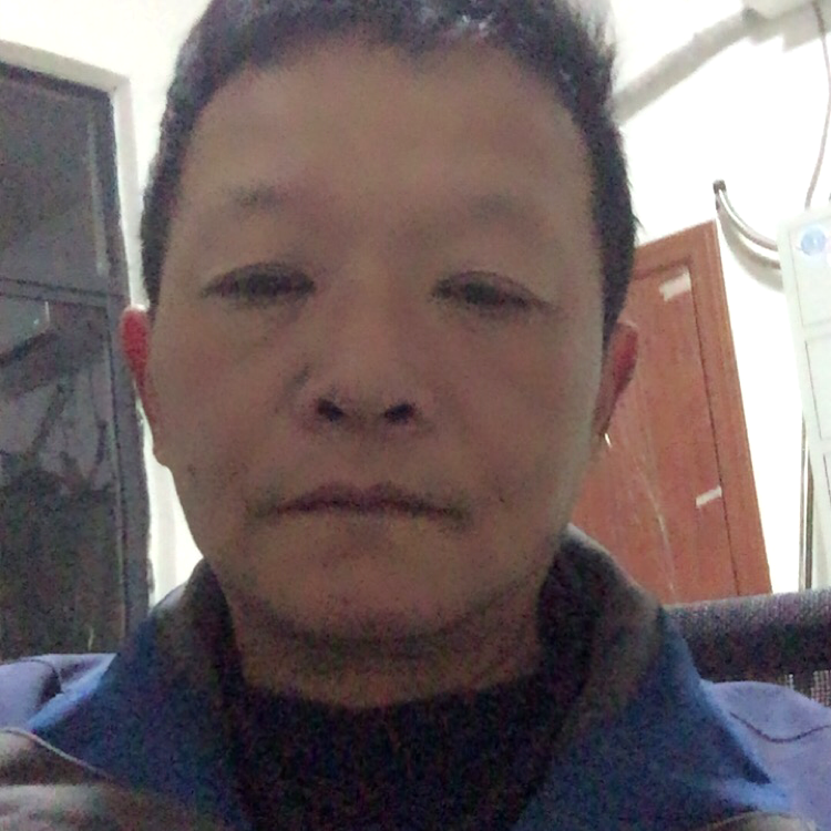 毛巾蹙眉勤奋的照片