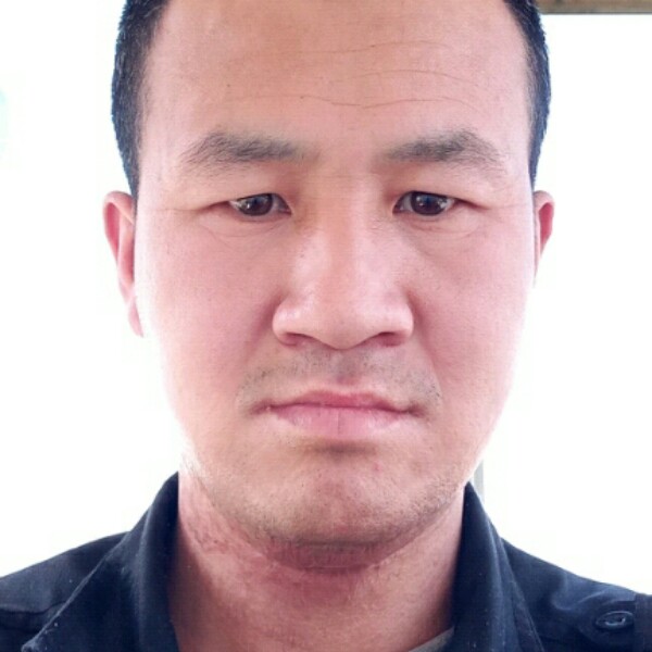 董新的照片