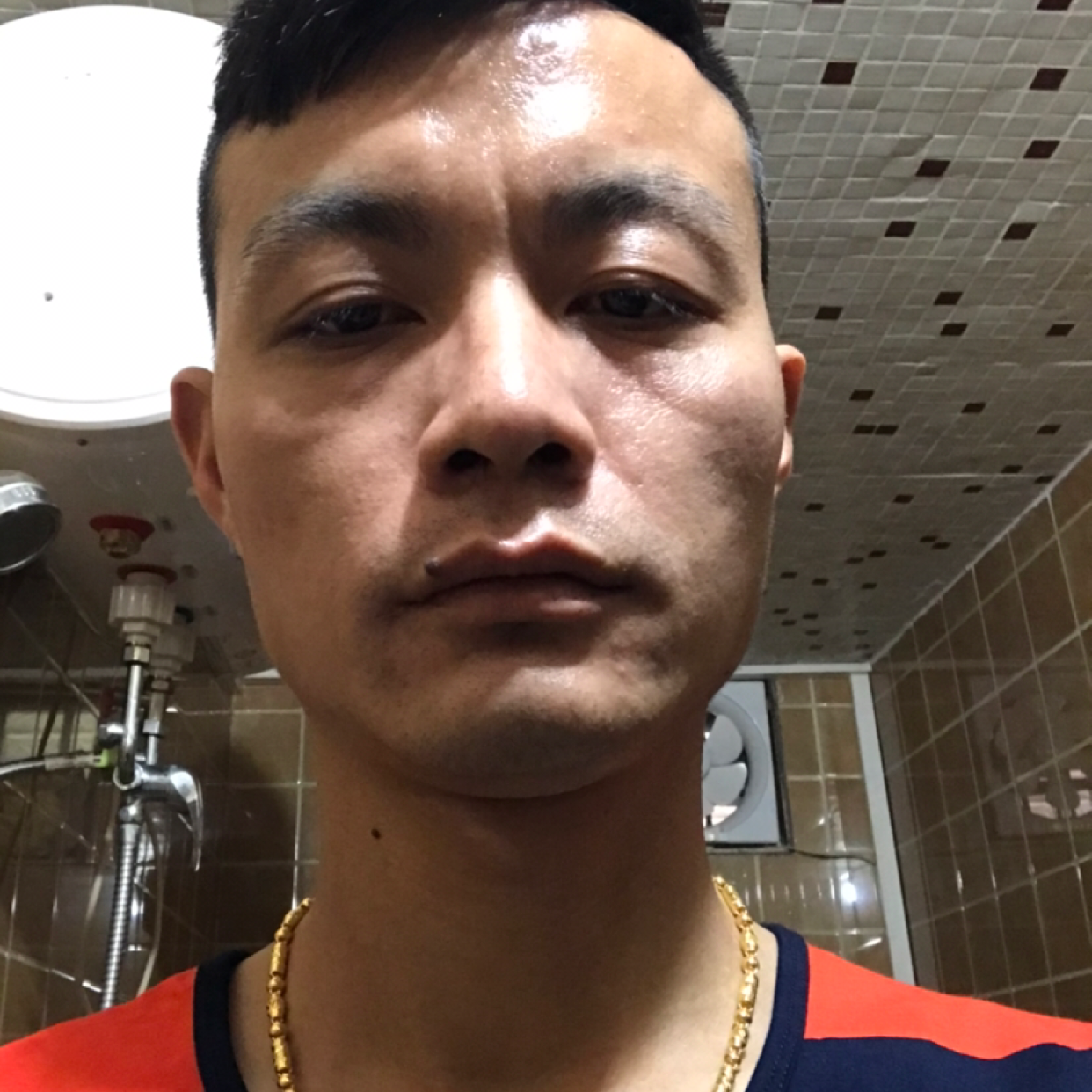 溪流深拥凶狠的照片