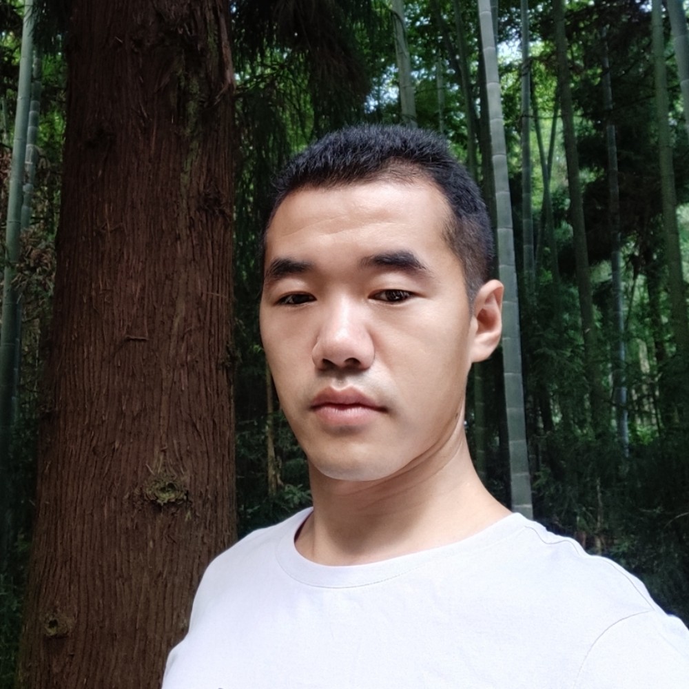 等待 。的照片