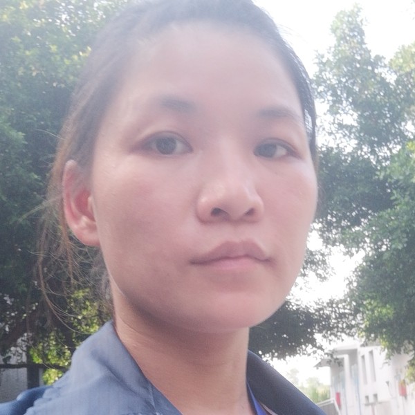 专一迎毛衣的照片