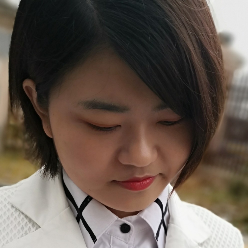 短发妞爷的照片