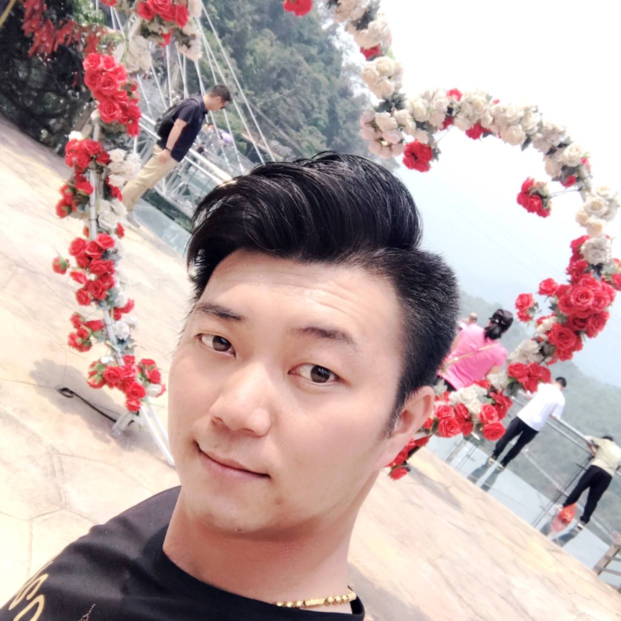 宝贝拿矮小的照片