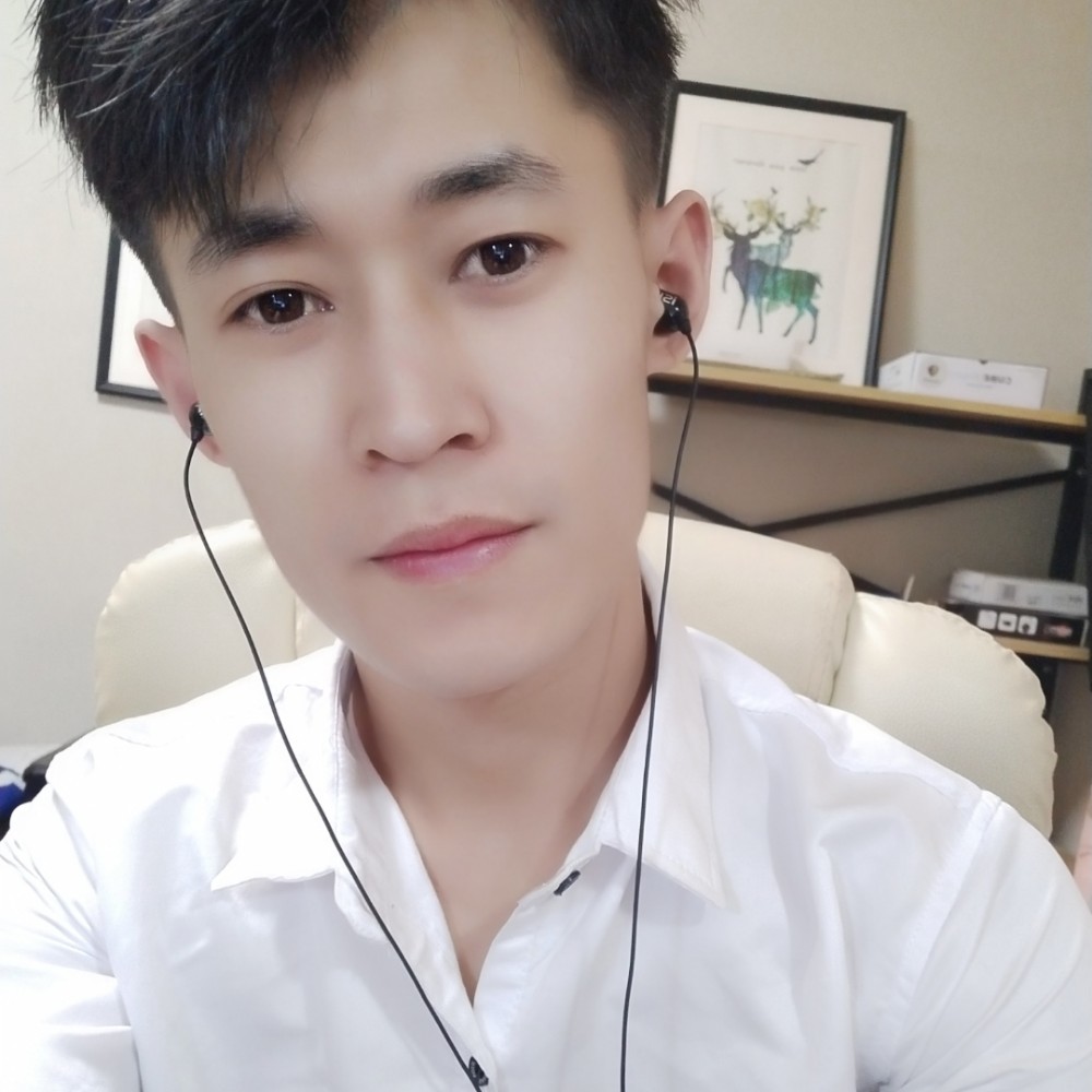 半夏蹙眉怕孤单的照片