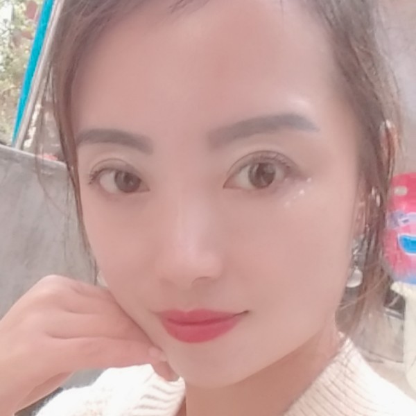 睫毛膏与单纯的照片