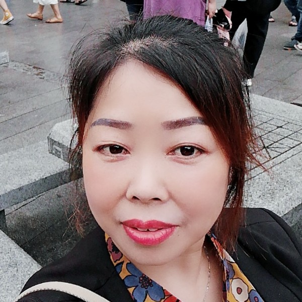冷酷的小红嘴的照片