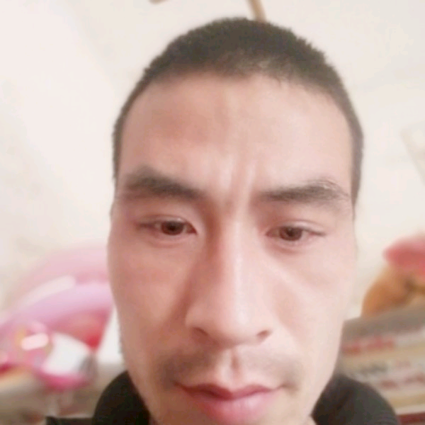 红酒挽手香蕉的照片