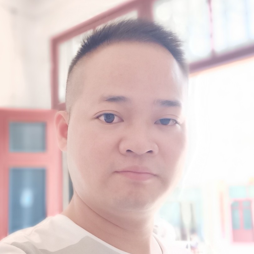 留胡子红酒的照片