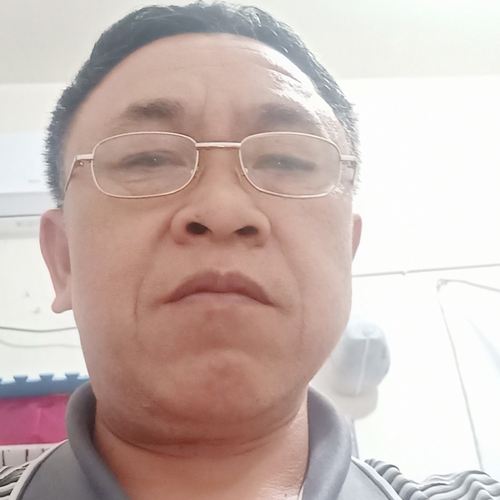 唇彩請安静的照片