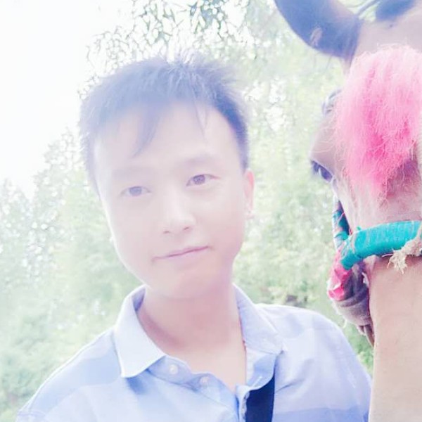 低调的帅哥的照片