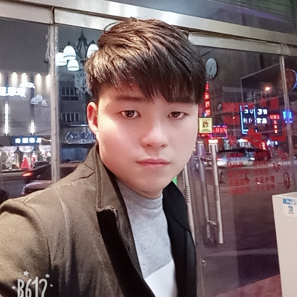 蝶衣浅吻痴情的照片