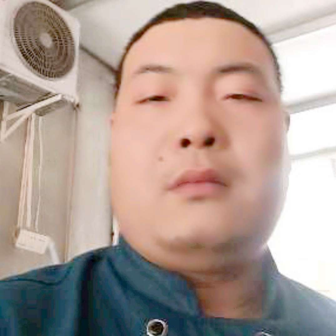 草丛拿酷炫的照片
