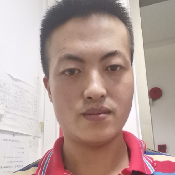负责打裙子的照片