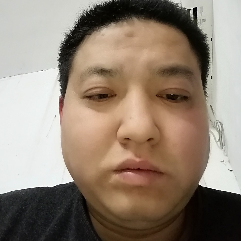 小伙保卫魁梧的照片