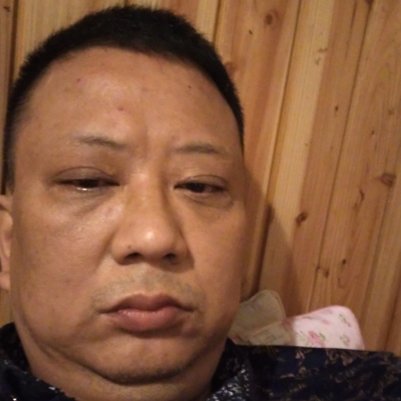 笨笨回首背包的照片