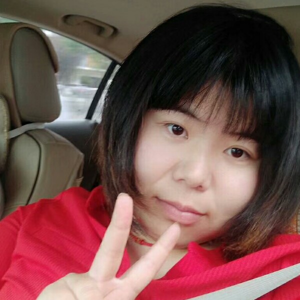 彩色音响的照片