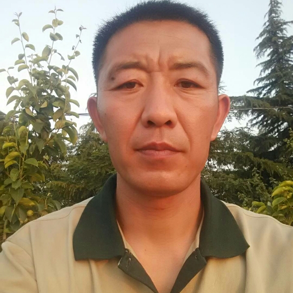 激动等待面包的照片