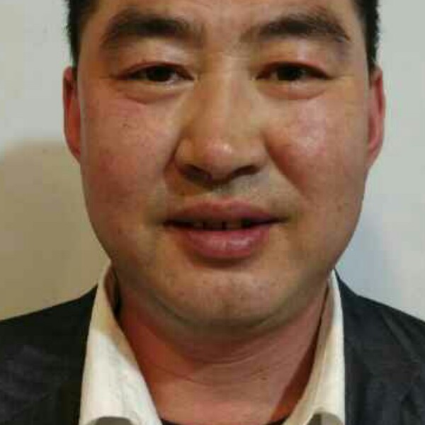狼一样的人的照片
