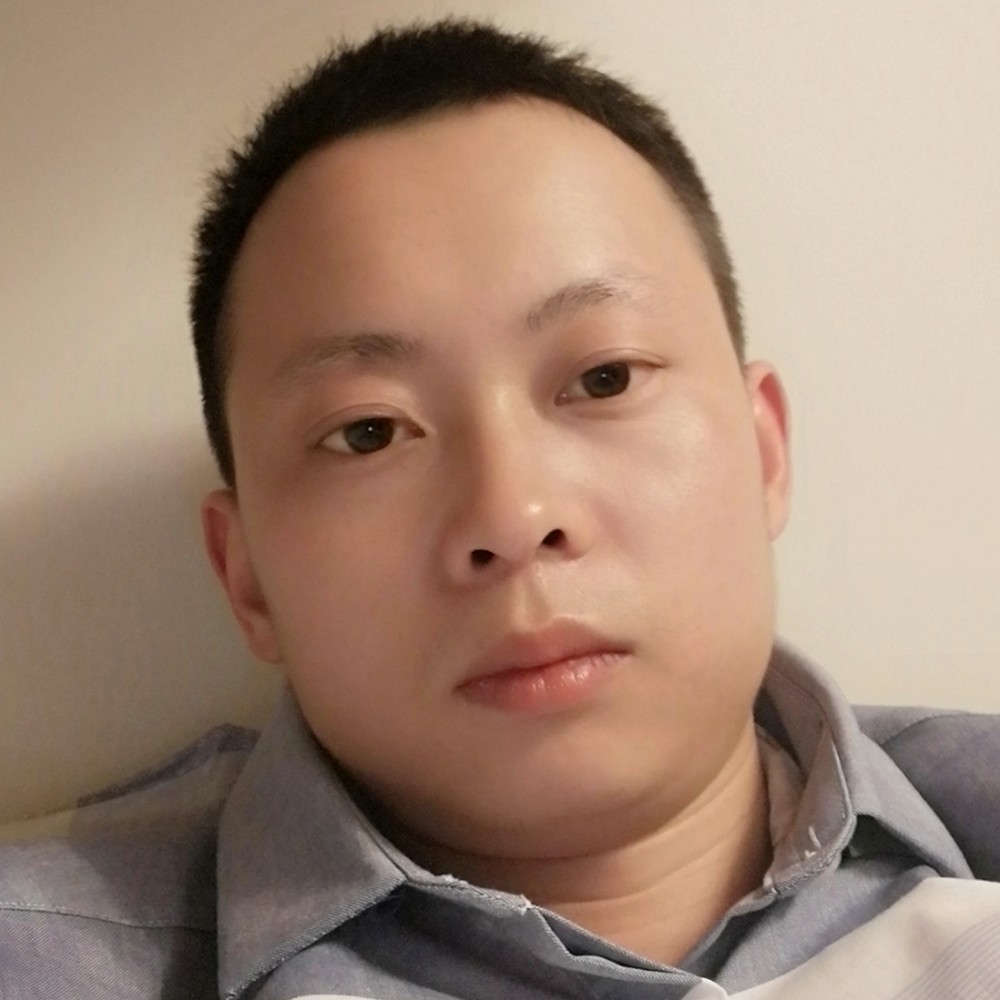 沉静向镜子的照片