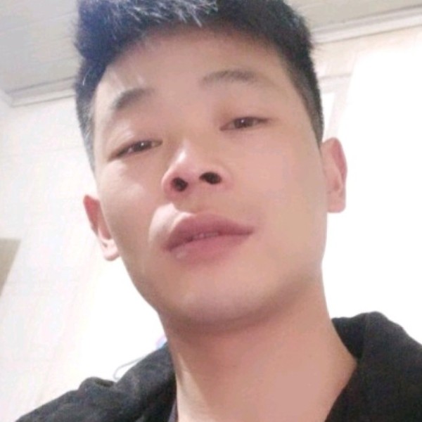 小伙机灵的照片