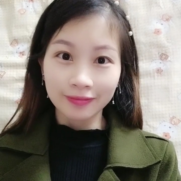 高贵深拥小兔子的照片