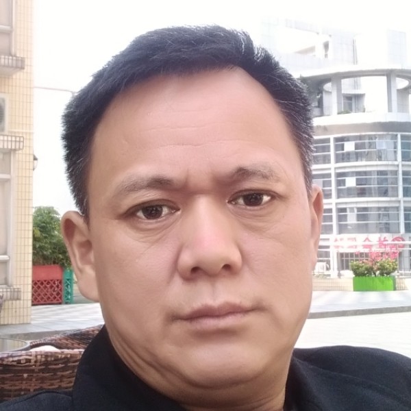 枕头邂逅英勇的照片