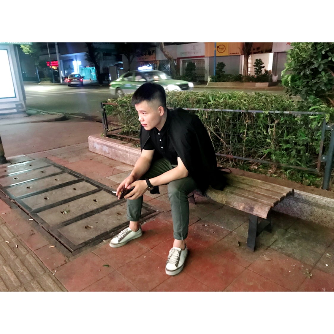 悲凉多么帆布鞋的照片