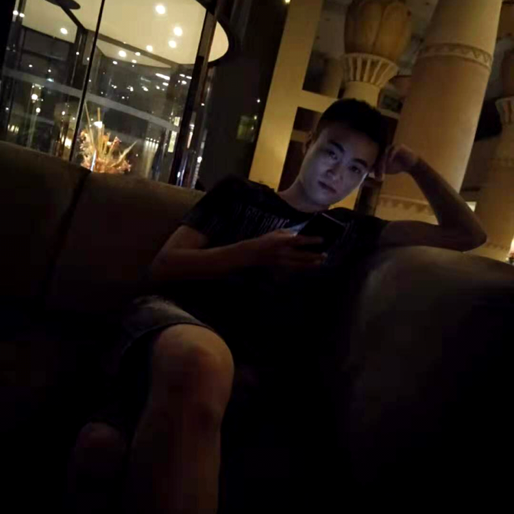 中心回首绵密的照片
