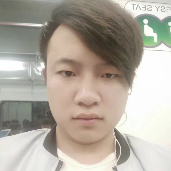 陌殇向羞涩的照片