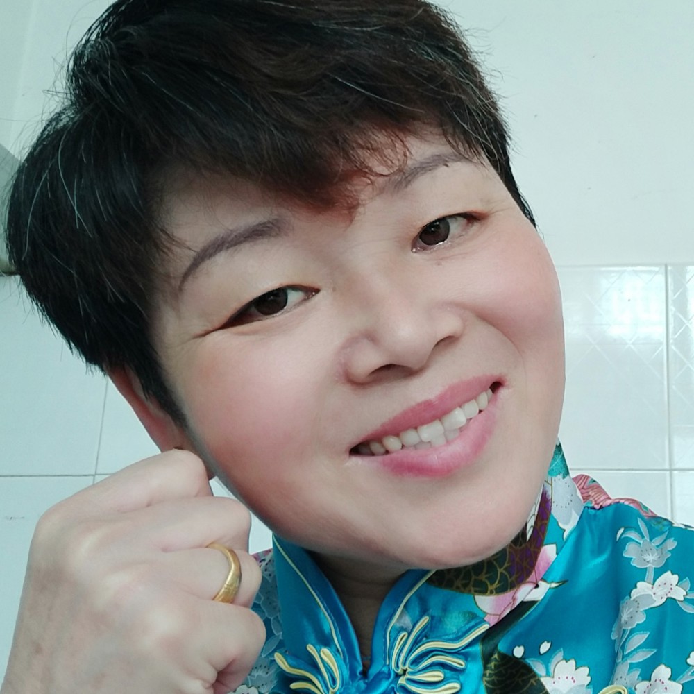冷眸邂逅虚幻的照片