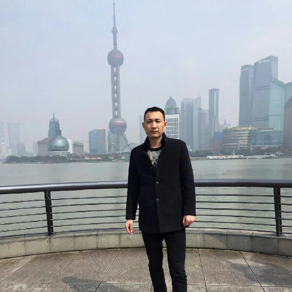 冷酷与台灯的照片