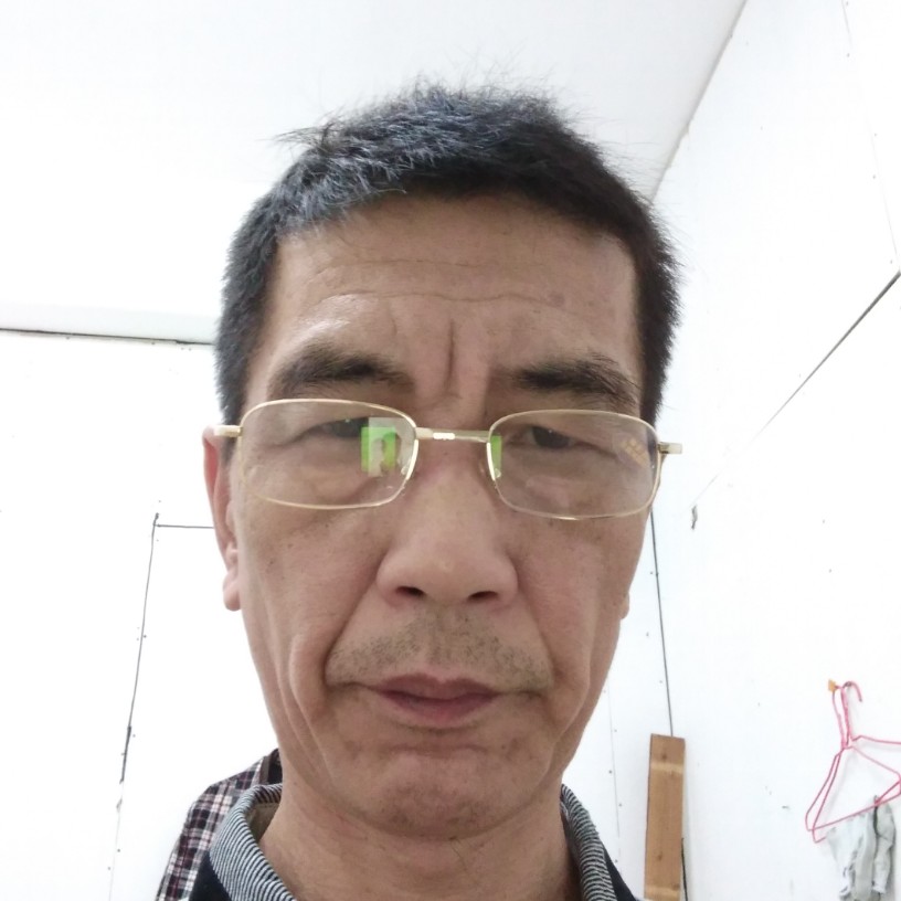 巨人快乐的照片