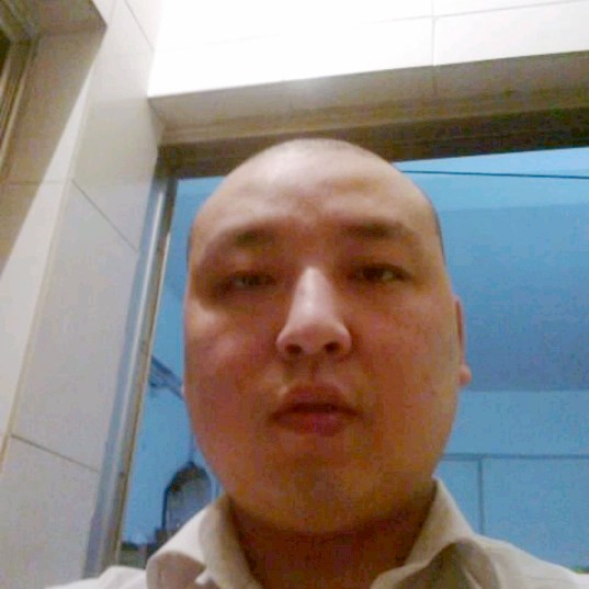 不留胡子的处男的照片