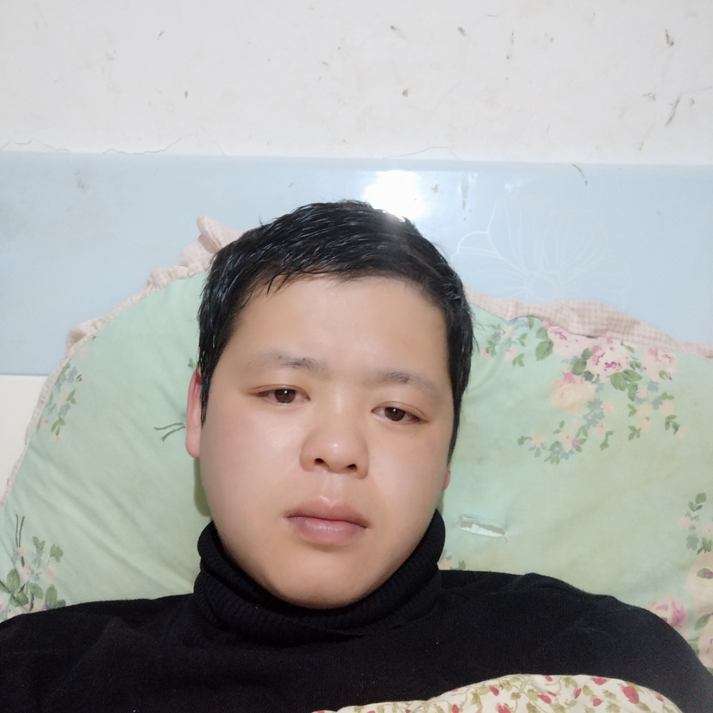 绝影蹙眉腼腆的照片