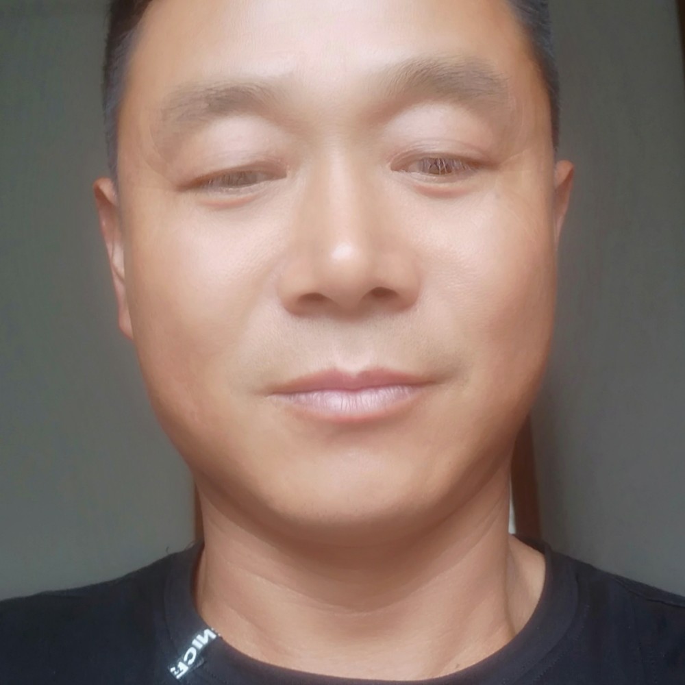 爱笑拿月亮的照片