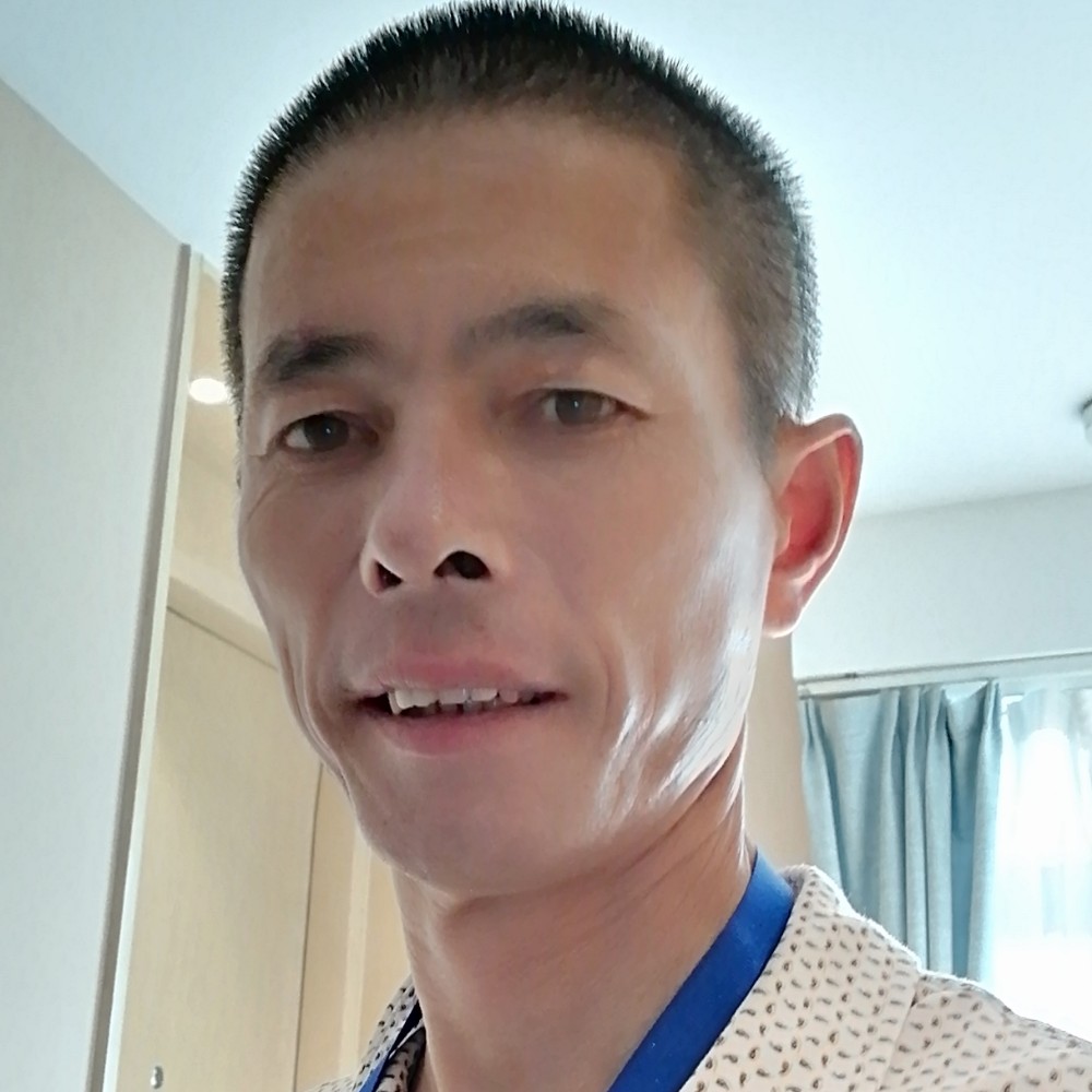 紧张闻咖啡的照片