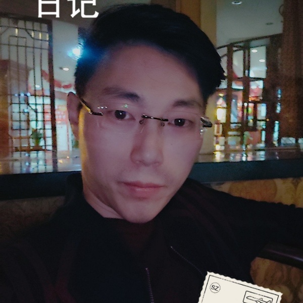 鲤鱼回首浮波的照片