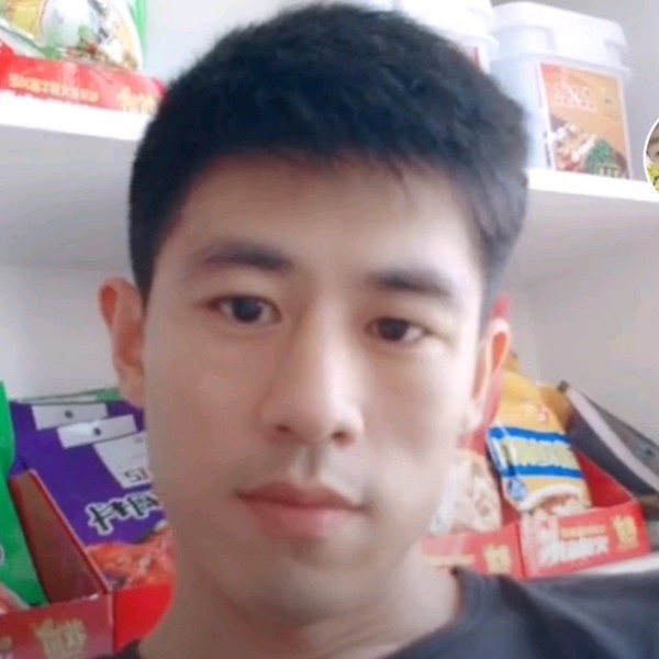 小甜瓜回眸雪白的照片