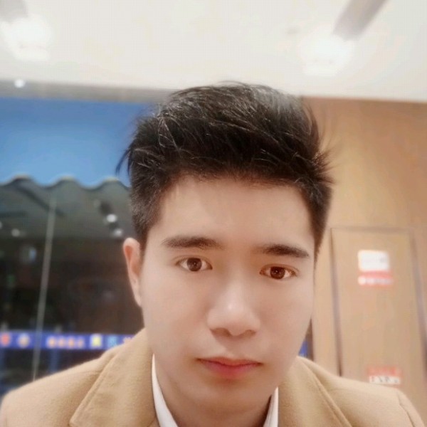 饱满邂逅背包的照片