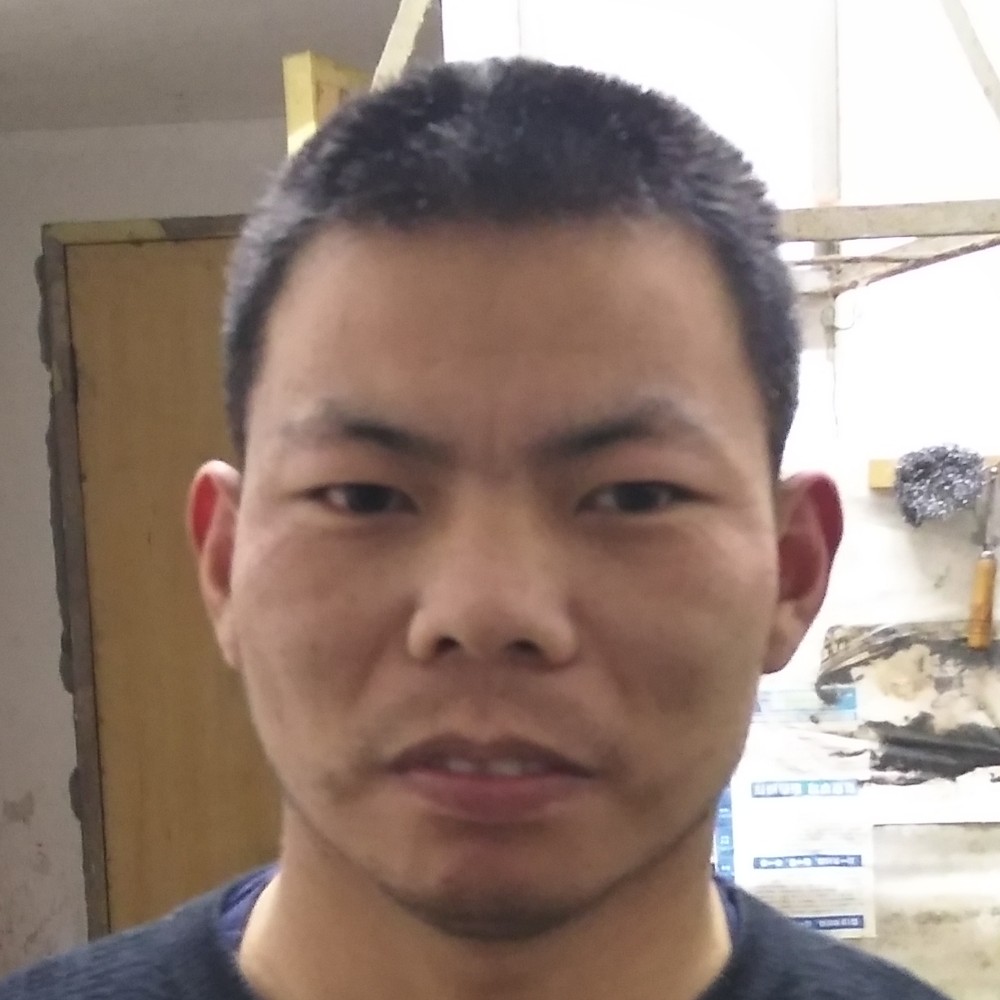 鞋垫漫步专注李伟的照片