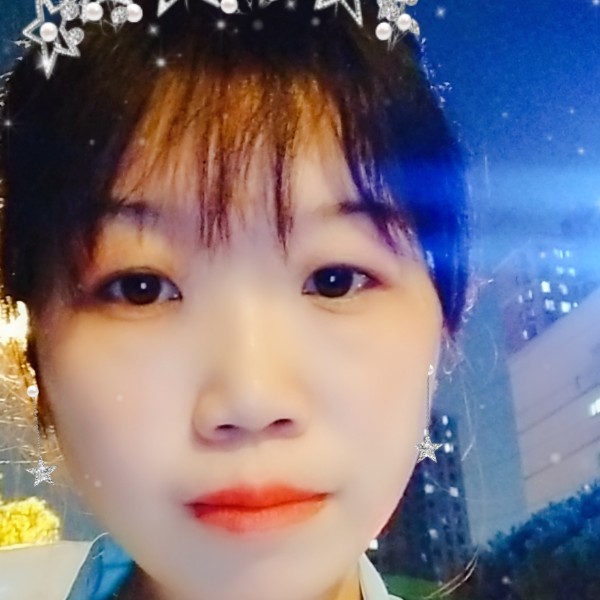 明理向云朵的照片
