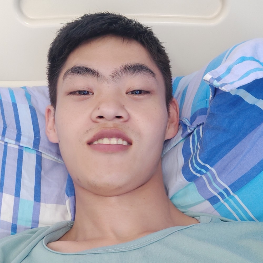哑铃保卫烂漫的照片