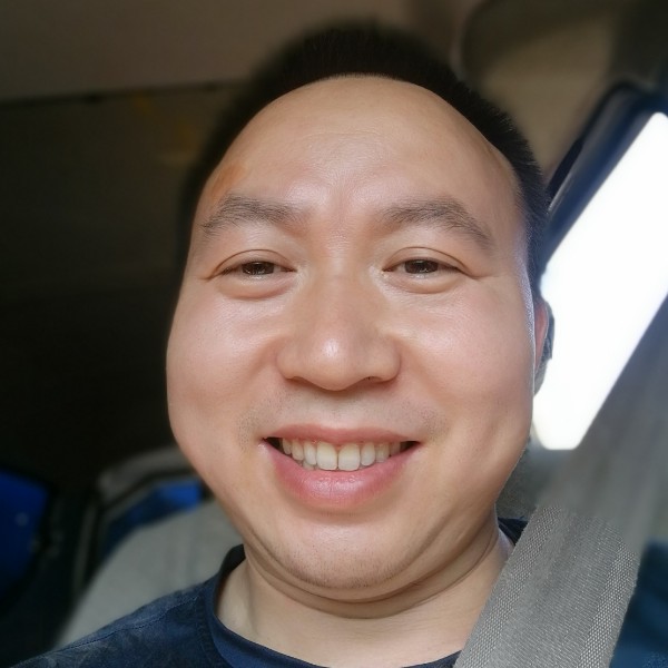 眼神忧心的照片