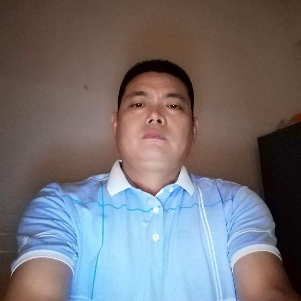 落拓漫步小松鼠的照片