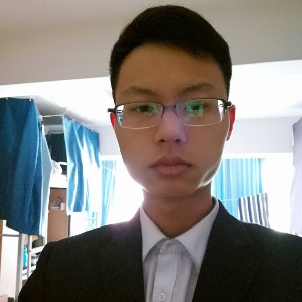 河边洗鞋边的照片
