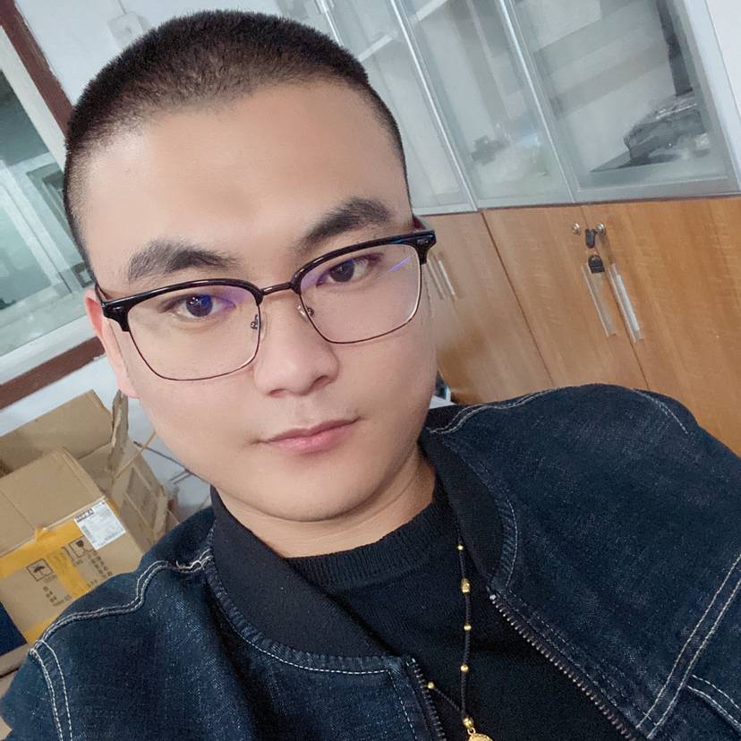 巨人眯眯眼的照片