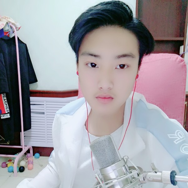 倾听者~男孩的照片