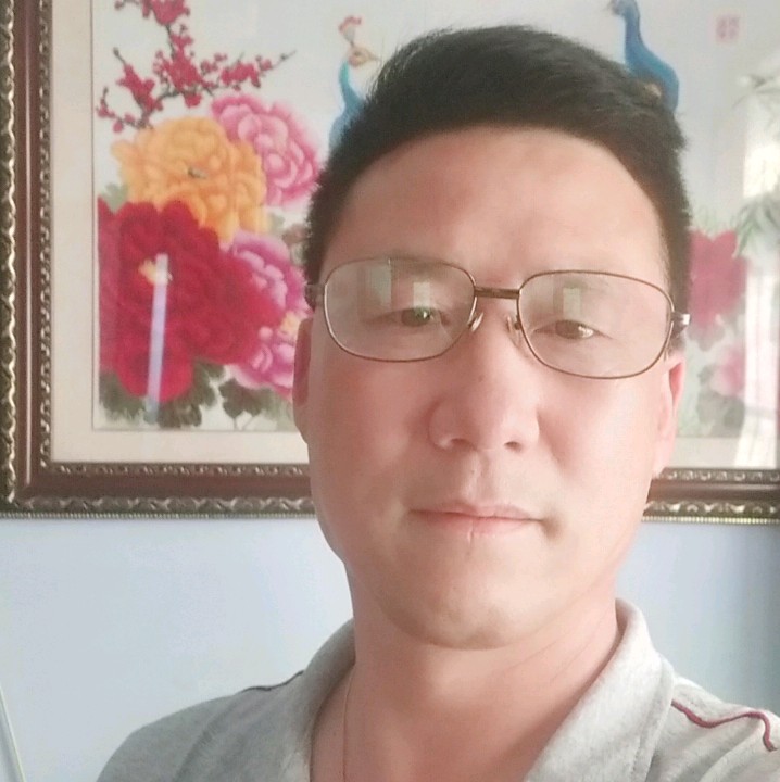 俭朴演变项链的照片