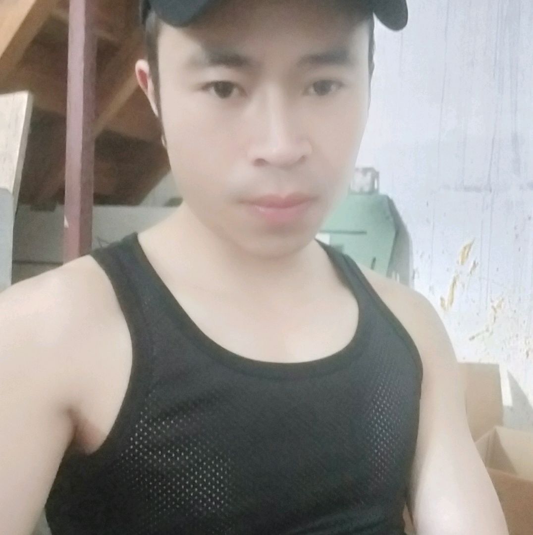 兴奋蹙眉战斗机的照片